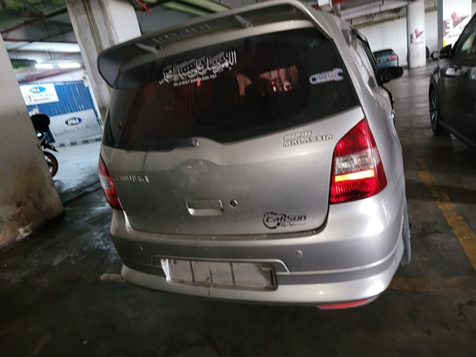 NISSAN GRAND LIVINA 1.8 (A)