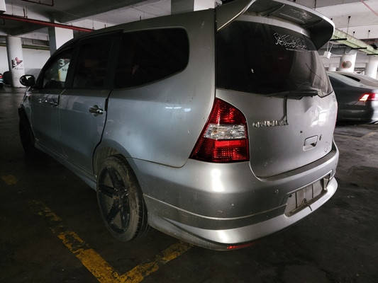 NISSAN GRAND LIVINA 1.8 (A)
