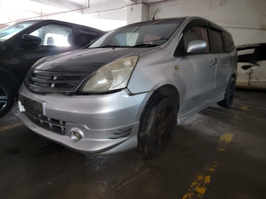NISSAN GRAND LIVINA 1.8 (A)