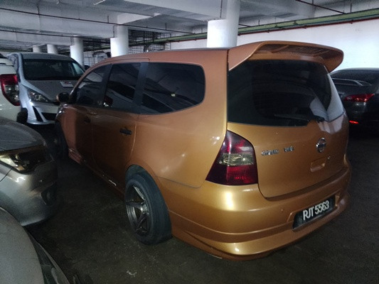 NISSAN GRAND LIVINA 1.6 (A)