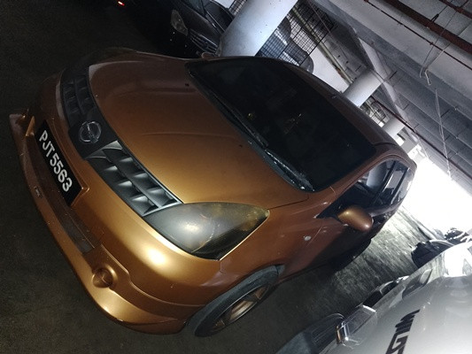 NISSAN GRAND LIVINA 1.6 (A)