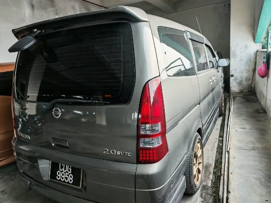 NISSAN SERENA 2.0 (A)