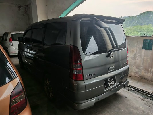 NISSAN SERENA 2.0 (A)