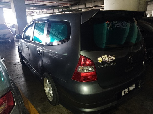 NISSAN GRAND LIVINA 1.6 (A)