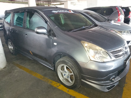 NISSAN GRAND LIVINA 1.6 (A)