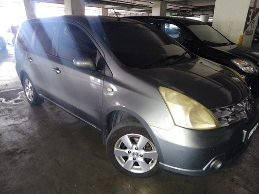 NISSAN GRAND LIVINA 1.8 (A)