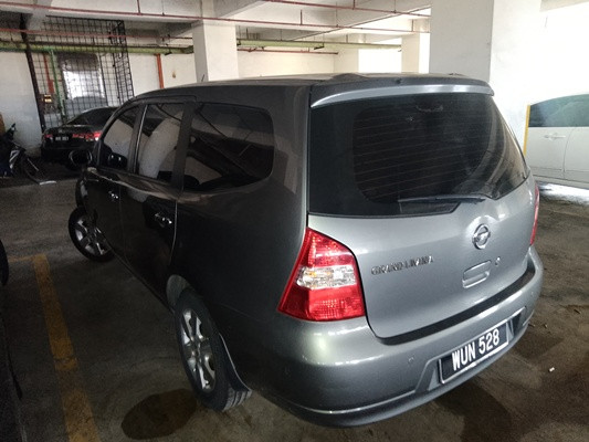 NISSAN GRAND LIVINA 1.8 (A)