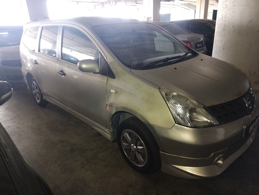 NISSAN GRAND LIVINA 1.6 (A)