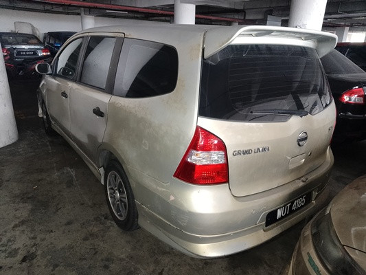 NISSAN GRAND LIVINA 1.6 (A)