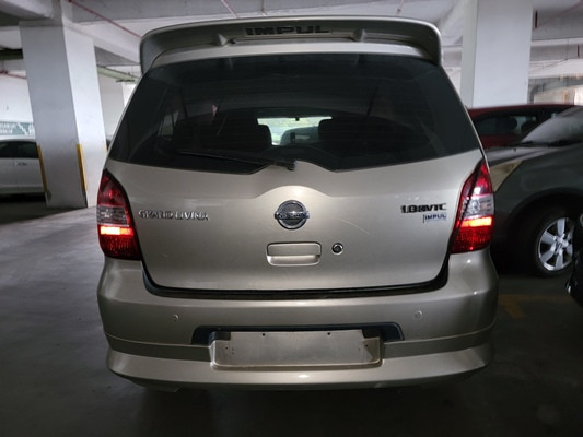NISSAN GRAND LIVINA 1.8 (A)